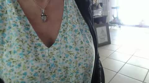 lucy_0000 online show from April 2026 05:52:02 PM