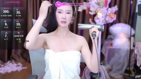 Snapshot of lucy__bb chatting on February 2025 12:22:02 PM Lucy online show from February 2025 12:22:02 PM