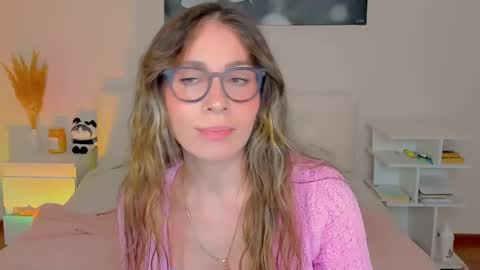 Snapshot of lucy__ray chatting on December 2024 06:17:02 PM lucy__ray online show from December 2024 06:17:02 PM