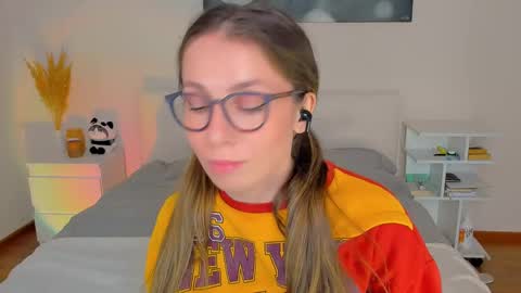Snapshot of lucy__ray chatting on December 2024 01:05:02 PM lucy__ray online show from December 2024 01:05:02 PM