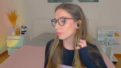 Snapshot of lucy__ray chatting on December 2024 03:33:02 PM lucy__ray online show from December 2024 03:33:02 PM