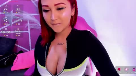 lucy_beatifull online show from June 2026 09:40:01 AM