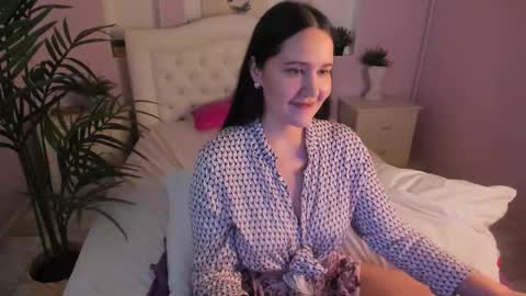 Snapshot of lucy_boobsy chatting on March 2025 03:01:01 AM Laura online show from March 2025 03:01:01 AM
