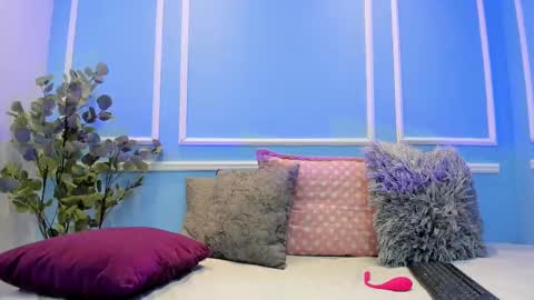 lucy_canel online show from October 2025 07:01:02 PM