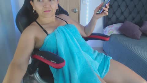 Snapshot of lucy_chanell chatting on December 2024 07:10:01 AM lucy online show from December 2024 07:10:01 AM