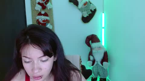 Snapshot of lucy_collins_g chatting on December 2024 03:57:01 PM Lucy online show from December 2024 03:57:01 PM