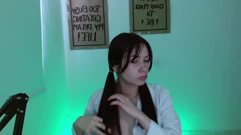 Snapshot of lucy_collins_g chatting on January 2025 04:59:01 PM Lucy online show from January 2025 04:59:01 PM