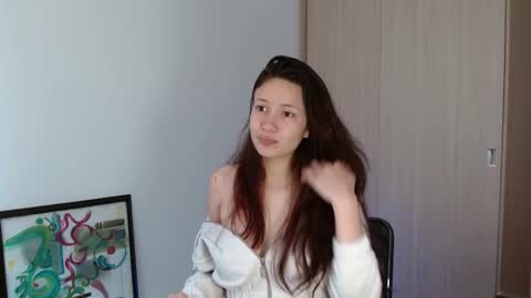 Snapshot of lucy_collins_g chatting on October 2025 08:20:02 PM Lucy online show from October 2025 08:20:02 PM