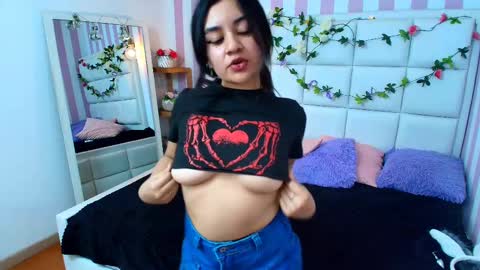 Snapshot of lucy_harris_ chatting on February 2025 10:59:01 PM lucy_harris_ online show from February 2025 10:59:01 PM