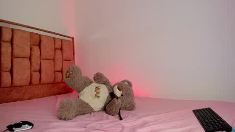 Lucy 699 online show from November 2025 07:29:02 AM