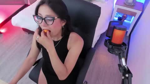 Snapshot of lucy_williiams chatting on February 2026 07:48:01 PM Lucy online show from February 2026 07:48:01 PM