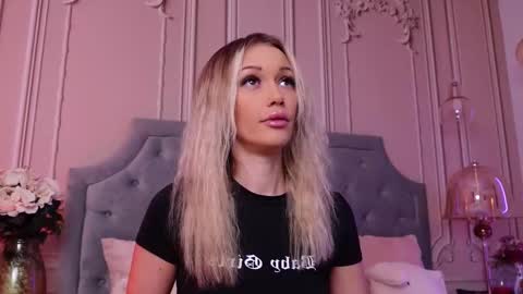 Snapshot of lucyaddison chatting on October 2025 02:34:02 AM LucyAddison online show from October 2025 02:34:02 AM