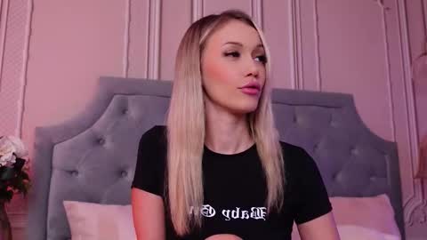 Snapshot of lucyaddison chatting on October 2025 02:51:01 PM LucyAddison online show from October 2025 02:51:01 PM