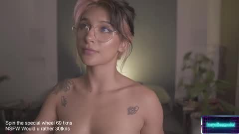 Lucy Alien  online show from February 2025 01:52:02 AM