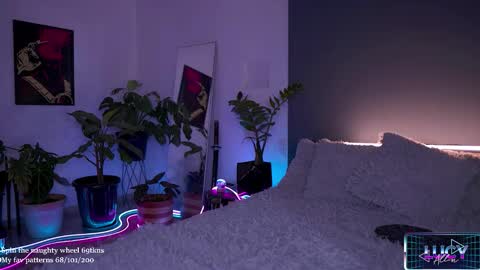 Snapshot of lucyallenx chatting on November 2025 03:58:02 PM Lucy Alien online show from November 2025 03:58:02 PM