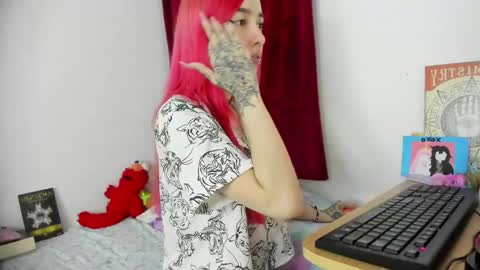 lucyblood online show from May 2026 02:19:01 AM