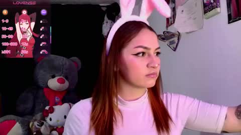 Snapshot of lucycherry__ chatting on November 2025 01:40:01 AM LUCIA online show from November 2025 01:40:01 AM