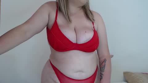 Snapshot of lucykat1 chatting on October 2025 08:42:01 PM Lucy online show from October 2025 08:42:01 PM