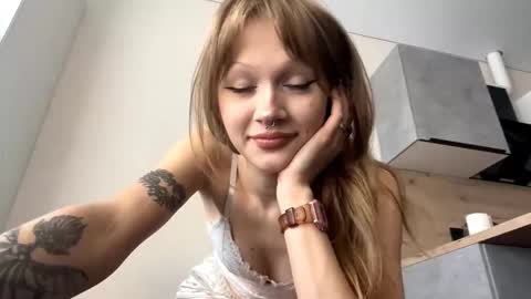 Snapshot of lucykeely chatting on September 2025 11:36:01 AM Alice online show from September 2025 11:36:01 AM