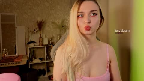 Snapshot of lucysbrain chatting on October 2025 06:06:02 PM Lucy online show from October 2025 06:06:02 PM