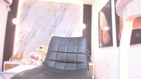 Snapshot of lucystell chatting on March 2025 01:04:01 AM Luciana online show from March 2025 01:04:01 AM