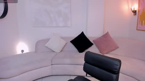 Lucy online show from October 2025 08:06:02 PM