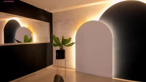 Lucy online show from October 2025 08:22:01 PM