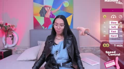 Lucy Liiu online show from September 2025 01:14:02 PM