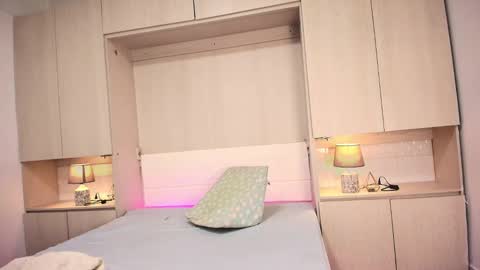 Lu online show from February 2025 04:05:01 AM