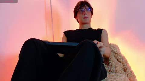 Snapshot of lui_x_dust chatting on March 2026 03:33:01 AM Lui online show from March 2026 03:33:01 AM