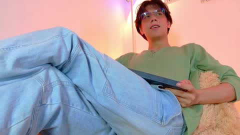 Snapshot of lui_x_dust chatting on April 2026 03:15:01 AM Lui online show from April 2026 03:15:01 AM