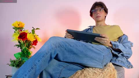 Snapshot of lui_x_dust chatting on April 2026 03:38:01 AM Lui online show from April 2026 03:38:01 AM