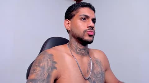 Snapshot of luigi1_ chatting on November 2025 03:51:02 AM Luigi Vitale online show from November 2025 03:51:02 AM