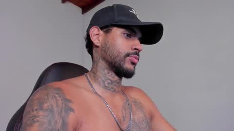 Snapshot of luigi1_ chatting on December 2025 05:12:02 AM Luigi Vitale online show from December 2025 05:12:02 AM