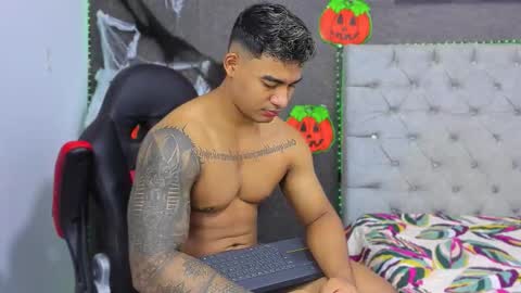 Luigi Independent model online show from October 2025 10:05:01 AM