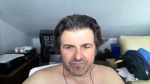 LUIGIJOHN online show from May 2026 05:21:02 PM