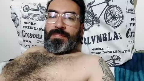 Snapshot of luis2988z chatting on December 2024 06:47:01 AM Hairyman online show from December 2024 06:47:01 AM