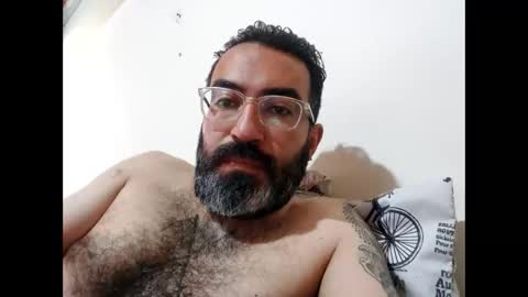 Snapshot of luis2988z chatting on December 2024 02:27:01 PM Hairyman online show from December 2024 02:27:01 PM