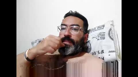 Snapshot of luis2988z chatting on December 2024 02:01:02 AM Hairyman online show from December 2024 02:01:02 AM