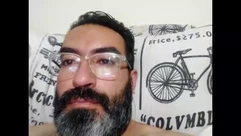 Snapshot of luis2988z chatting on December 2024 08:33:02 AM Hairyman online show from December 2024 08:33:02 AM