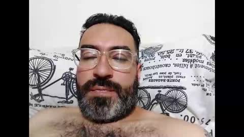 Snapshot of luis2988z chatting on December 2024 02:11:02 AM Hairyman online show from December 2024 02:11:02 AM