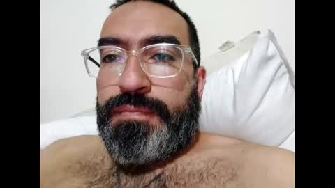 Snapshot of luis2988z chatting on February 2025 04:28:02 AM Hairyman online show from February 2025 04:28:02 AM