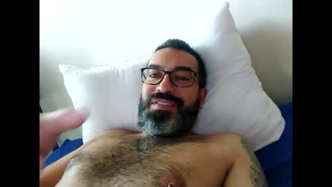 Snapshot of luis2988z chatting on March 2025 02:21:01 PM Hairyman online show from March 2025 02:21:01 PM
