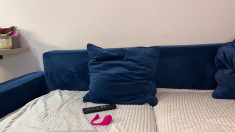 Luis and Alina online show from December 2025 09:24:02 PM