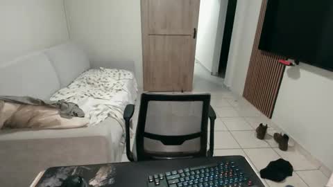 luis_flr online show from December 2025 01:56:02 AM