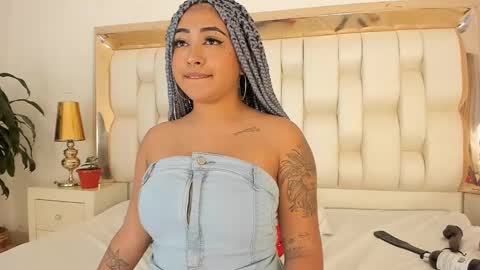 Snapshot of luisa_cameron chatting on January 2025 12:02:02 PM online show from January 2025 12:02:02 PM