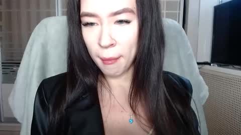 luisa lovedom online show from October 2025 08:23:02 AM