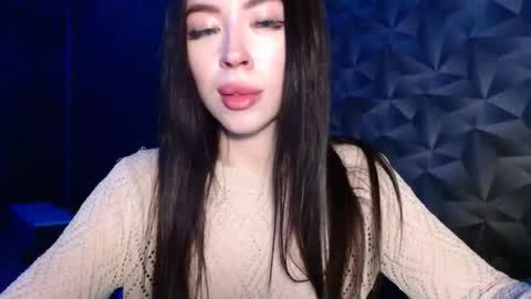 luisa lovedom online show from April 2026 06:06:02 PM