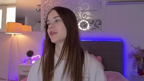 LuisaClover online show from April 2026 12:18:01 PM