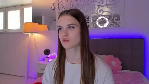 LuisaClover online show from May 2026 12:21:01 PM